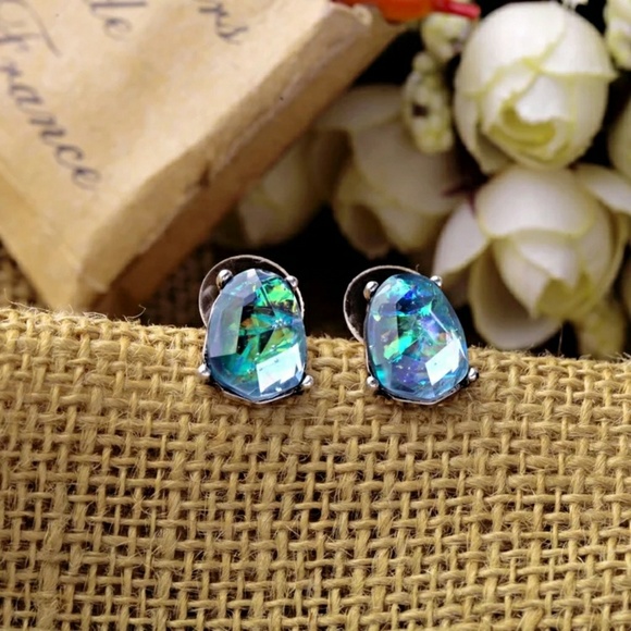 Blue Rhinestone Vintage Gold Stud Earrings - Picture 6 of 7